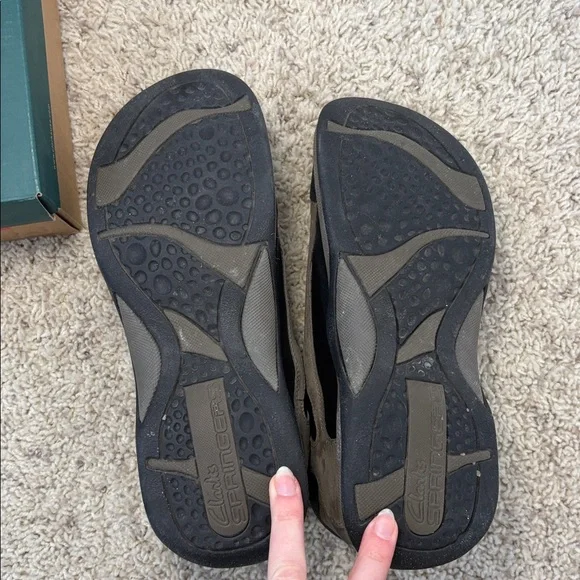 NEW Clarks Black and Stone Tan Sneakers Tennis Shoes size 10 - Picture 4 of 6